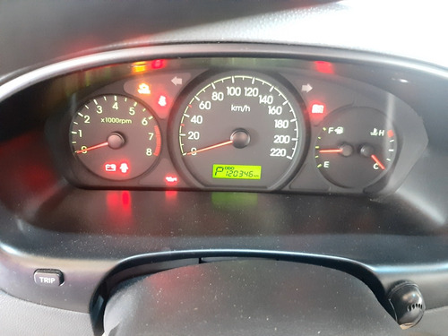Imagen 9 de 18 de Hyundai H1 2015 2.4 Premium 1 175cv 4at