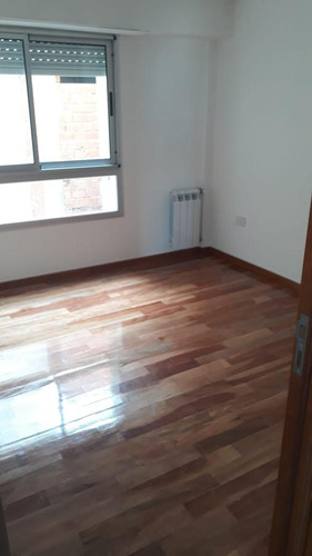 Departamento En Venta - 2 Dormitorios 1 Baño - Cochera - 85mts2 - La Plata