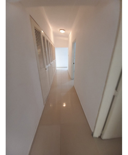 Apartamento En Planta Baja Res Ana María Urb El Picacho San Antonio