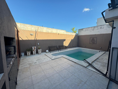 Casa En Venta En Poeta Lugones, Apta Crédito, 4 Dor, 2 Baños