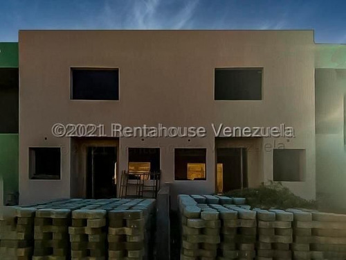 Imagen 4 de 11 de Townhouse En Venta Ubicado En Buena Zona De La Ciudad De Punto Fijo