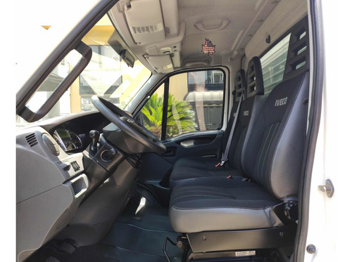 Imagem 10 de 13 de Iveco 35s14 - 2019 - Baú De 3,80 X 2,30 - Muito Nova!!