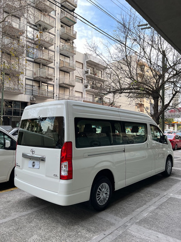 Toyota Hiace 2.8 Tdi Commuter 6at 14a
