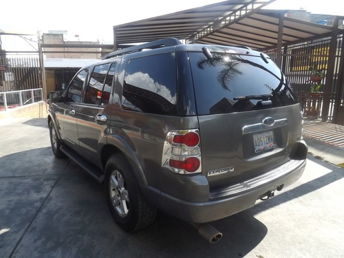 Ford Explorer Xlt 4x2