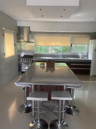 Casa En Venta - 5 Dormitorios 4 Baños - Hudson