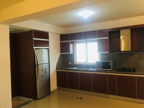Imagen 2 de 15 de Bello Townhouse En El Yaque #22-6985