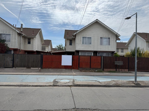 Vende Casa 3 Dormitorios Excelente Ubicación En Santa Cruz