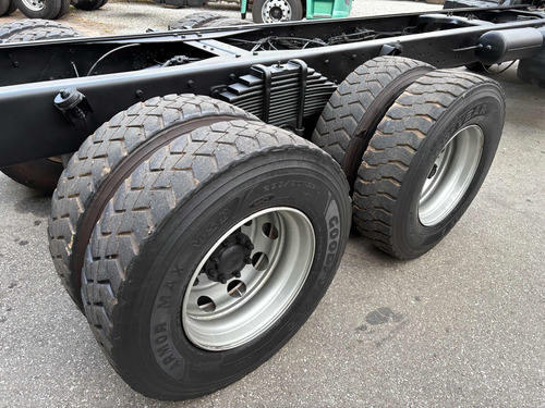 Vw 31330 Prime 6x4 Ano 2015 No Chassi De 8 Metros