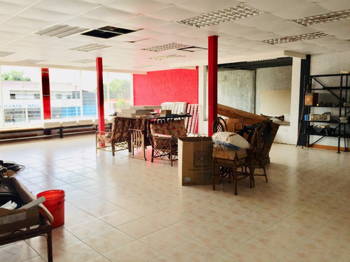Imagen 2 de 14 de En Venta O Alquiler 715 M2. Galpón Con Oficinas, Exhibición, Av. Bella Vista