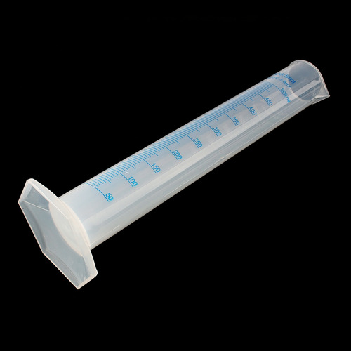 Prueba De Laboratorio De Medición Con Cilindro Graduado De P