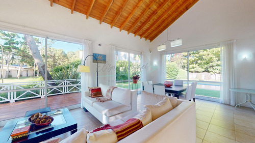 Casa En Venta - Zona Golf Pinamar