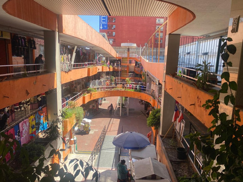 Excelente Local En Galería Anfiteatro Comercial