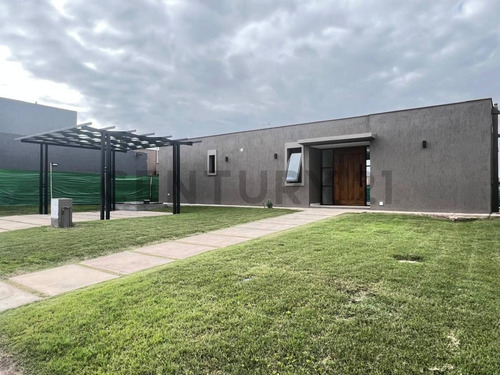 Se Vende Casa En Barrio Privado Lar De Vieytes Ii