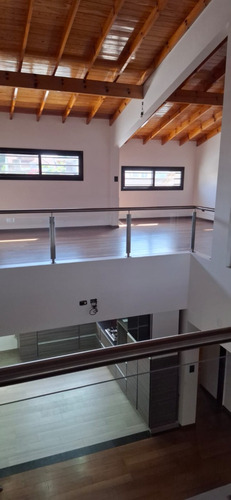 Casa 3 Amb. En Alquiler Con Cochera, Pileta. Ramos Mejía
