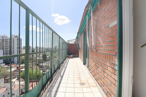 Dpto. 4 Amb. En Duplex Con 2 Balcones Y Cochera