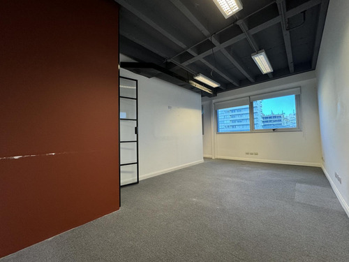 Alquiler: Oficina 3 Ambientes Con Cochera - Edificio Corporativo - Super Luminosa