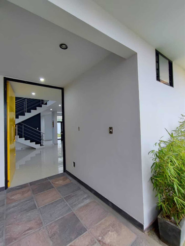 Imagen 3 de 15 de En Venta Casa Con Acabados De Primera En La Castellana Sprc