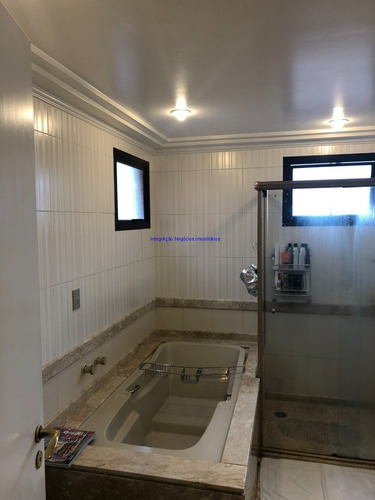 Imagem 21 de 25 de Apartamento 220m², 04 Dormitórios (sendo 02 Suítes, 01 Máster), 04 Banheiros E 04 Vagas Na Garagem. Condomínio Com Portaria, Segurança 24hrs, Piscina - 21010600 - 34158111