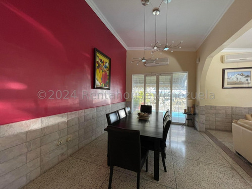 Hermosa Casa Quinta En Venta En El Piñal El Limon Conjunto Cerrado Con Piscina Area Parrilla Clima De Montaña Amplios Espacios Dos Cocinas Modernas Estef 24-14961