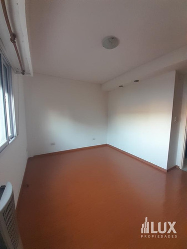 Imagen 18 de 27 de Alquiler - Venta Departamento Un Dormitorio De Escalera - Frente - Balcón - Abasto