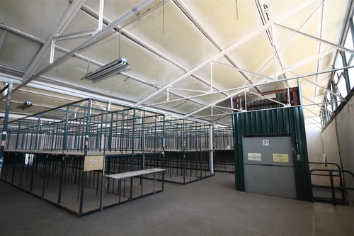Bodega Con Oficinas En Recinto Logístico Del Sector De Macul
