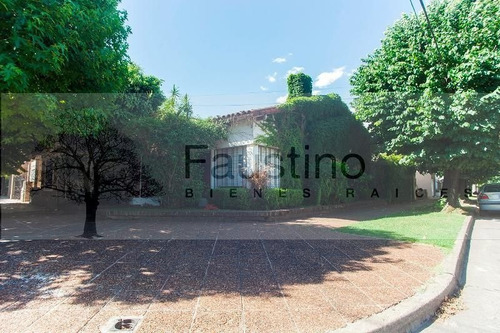 Imagen 1 de 16 de Casa En Venta En Haedo