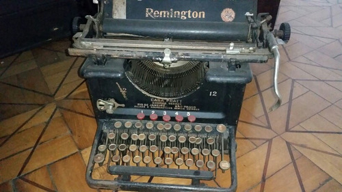 Máquina De Escrever Remington Antiga