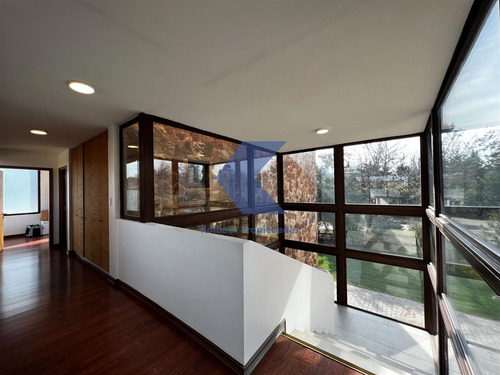 Casa En Venta De 7 Dorm. En Condominio Brisas De Chicureo