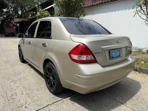 Nissan Tiida Mío Automático Cuero 2012