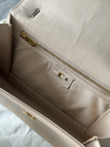 Bolsa Ferragamo Crossbody (original) Rosa Pálido Lisa Oro Oro (Usado)