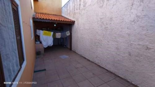 Imagem 8 de 12 de Casa No Bairro Bopiranga, Em Itanhaém, Litoral Sul De São Paulo. Possui Churrasqueira, Espaço Para Piscina E Vaga Para 03 Automóveis.