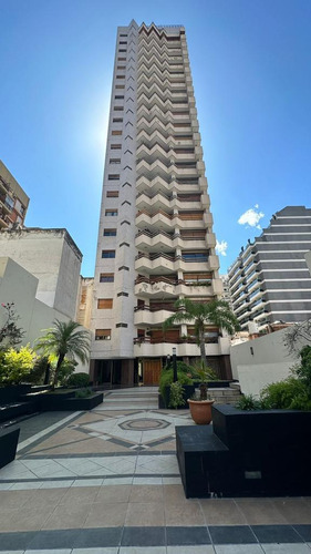 Piso Entero En Nueva Córdoba De 3 Dormitorios En Suite Mas Dep De Servicio 210 M2