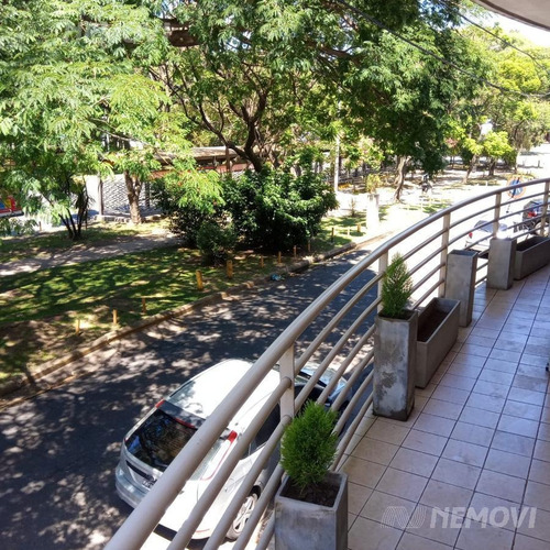 Imagen 12 de 25 de Hermoso 3 Ambientes Al Frente Con Gran Balcón Y Patio. No Paga Expensas!!! - No Te Lo Pierdas.