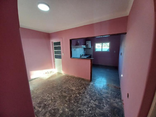 Casa En Venta - 2 Dormitorios 1 Baño - Cochera - 360mts2 - San Carlos De Bolívar