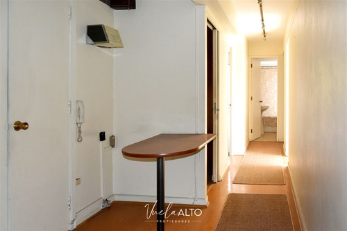 Depto. En Venta 2 Dorm Y Servicios / Vitacura / 2 Estac.