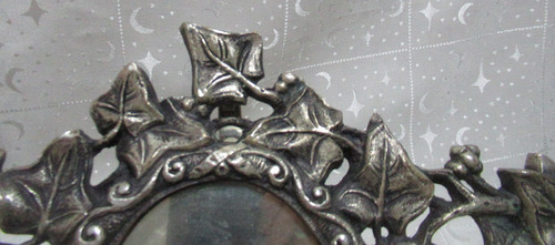 Portarretrato Triple Sólido Bronce Plateado Rococco (15457) Plateado Rococco - Hojas De Vid Con Uvas Y Gran Moño (Usado)