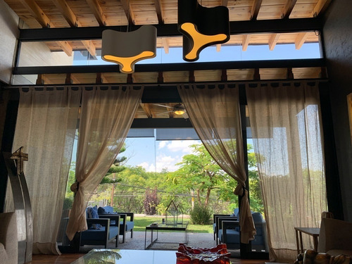 Casa En Venta En Villas Del Mesón