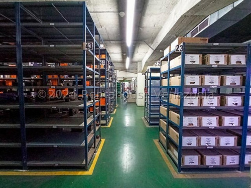 Amplio Local Comercial, Ideal Para Deposito O Centro De Despacho En Venta - Urb. Los Cortijos De Lourdes