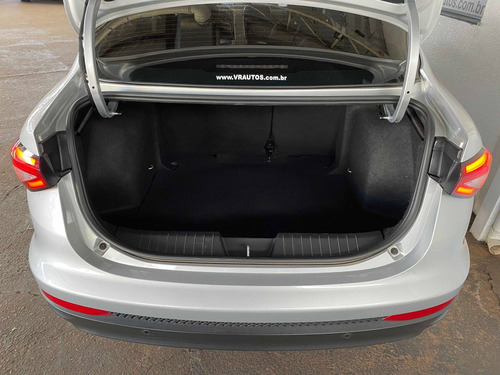 Imagem 7 de 11 de Fiat Cronos 1.8 E.torq Flex Precision Manual