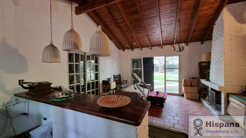 Líndísima Casa En Venta En Del Viso, Barrio Los Jazmines, Sobre Calle Arata