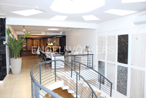 Local Comercial Ubicado En Av. Libertad