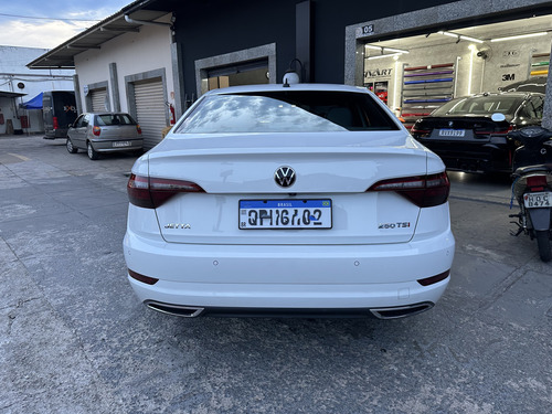 Volkswagen Jetta 1.4 R-line 250 Tsi Flex Aut. 4p