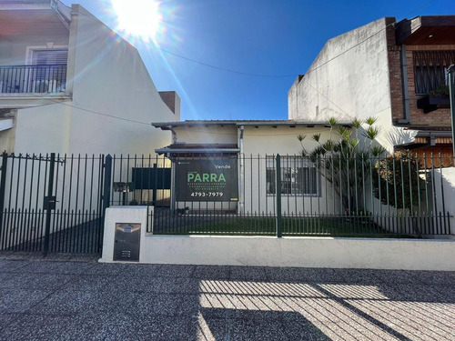 Imagen 2 de 28 de Casa 3 Amb. Con Jardín - Martínez