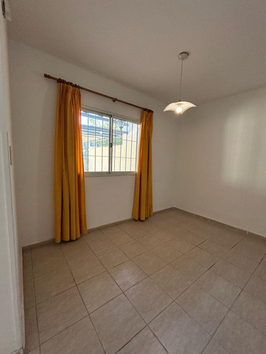 Dúplex En Venta De 2 Dormitorios C/ Cochera En Godoy Cruz