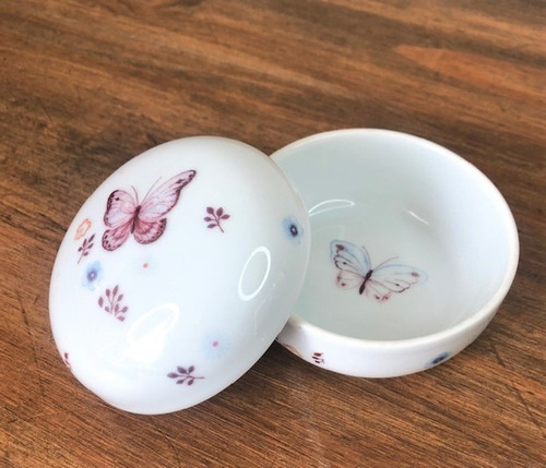 Imagem 3 de 4 de Porta Joia De Porcelana Borboleta