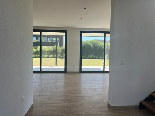 Casa En Barrio Ceibos Puertos Del Lago Lote Interno Escobar 3 Dormitorios Y Escritorio