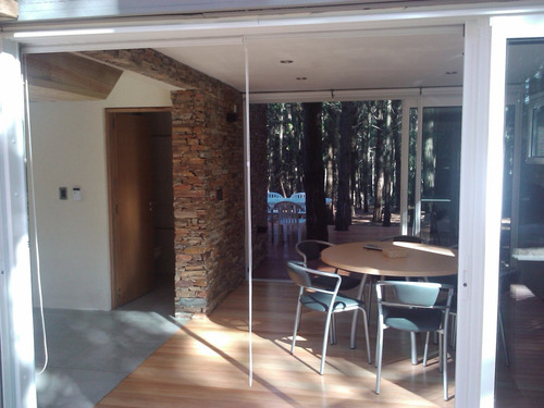 Imagen 11 de 15 de Bosque De Mar Azul - Hermosa Casa De Diseño En El Corazón Del Bosque De Mar Azul
