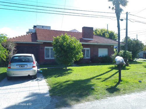 En Venta Chalet En Esquina Cataluña Y Pedraza Barrio Constitucion