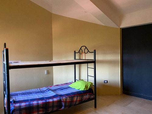 Imagen 6 de 29 de Fernando Guerrero Vende Apartamento Duplex Tipo Pent House En Res. Santa Teresita. Mañongo.