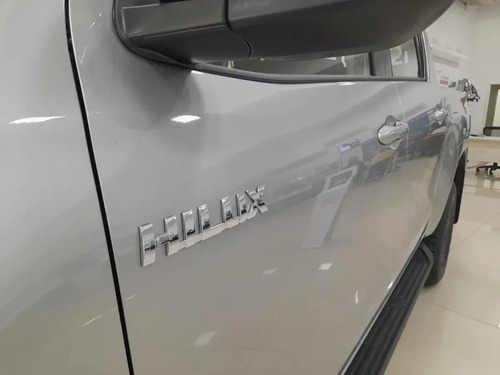 Imagen 8 de 25 de Toyota Hilux Srv 2.8tdi 4x2 Mt 204cv 0km Entrega Inmediata